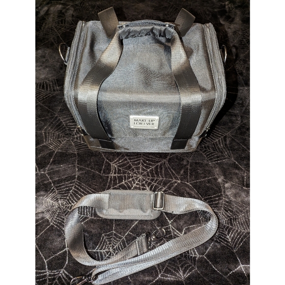 Make Up For Ever Small Size Vanity Bag with Sliding Tray - Picture 2 of 7